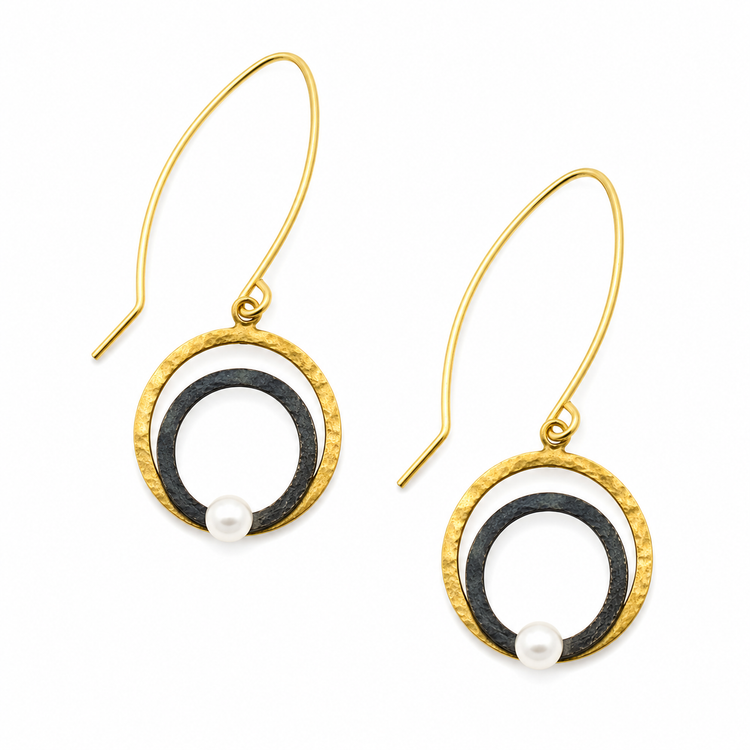 DOUBLE RING PEARL — ΣΚΟΥΛΑΡΙΚΙΑ ΑΣΗΜΙ 925 ΕΠΙΧΡΥΣΟ ΜΕ ΟΞΕΙΔΩΣΗ ΚΑΙ ΦΥΣΙΚΟ ΜΑΡΓΑΡΙΤΑΡΙ
