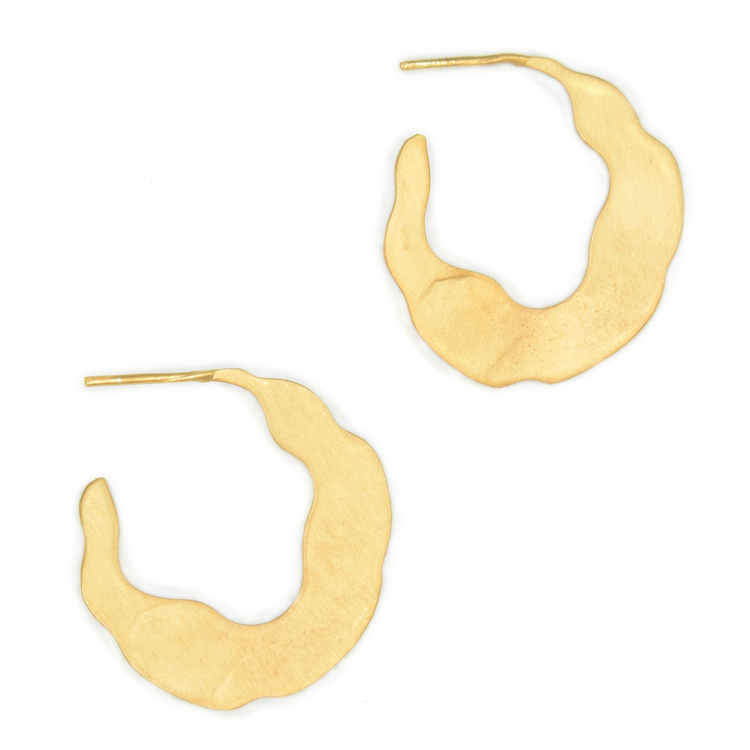 NUVIA CURVE — Μικροί κυματιστοί χρυσοί κρίκοι