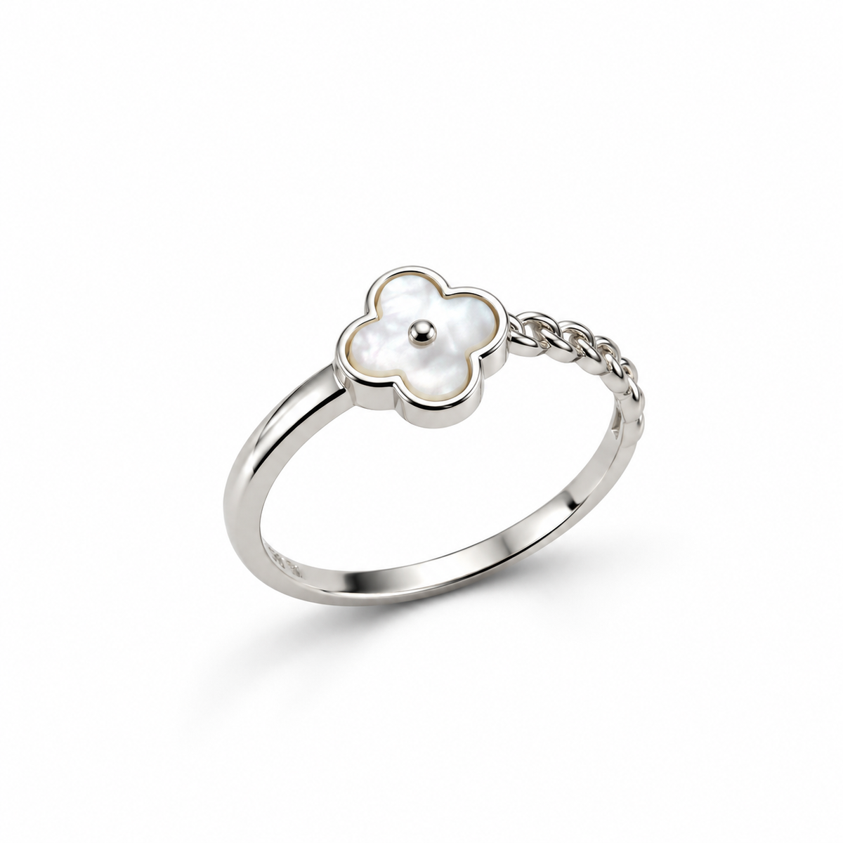 CLOVER ENAMEL TWIST — ΔΑΧΤΥΛΙΔΙ ΑΣΗΜΙ 925 ΤΡΙΦΥΛΛΙ ΜΕ ΛΕΥΚΟ ΣΜΑΛΤΟ