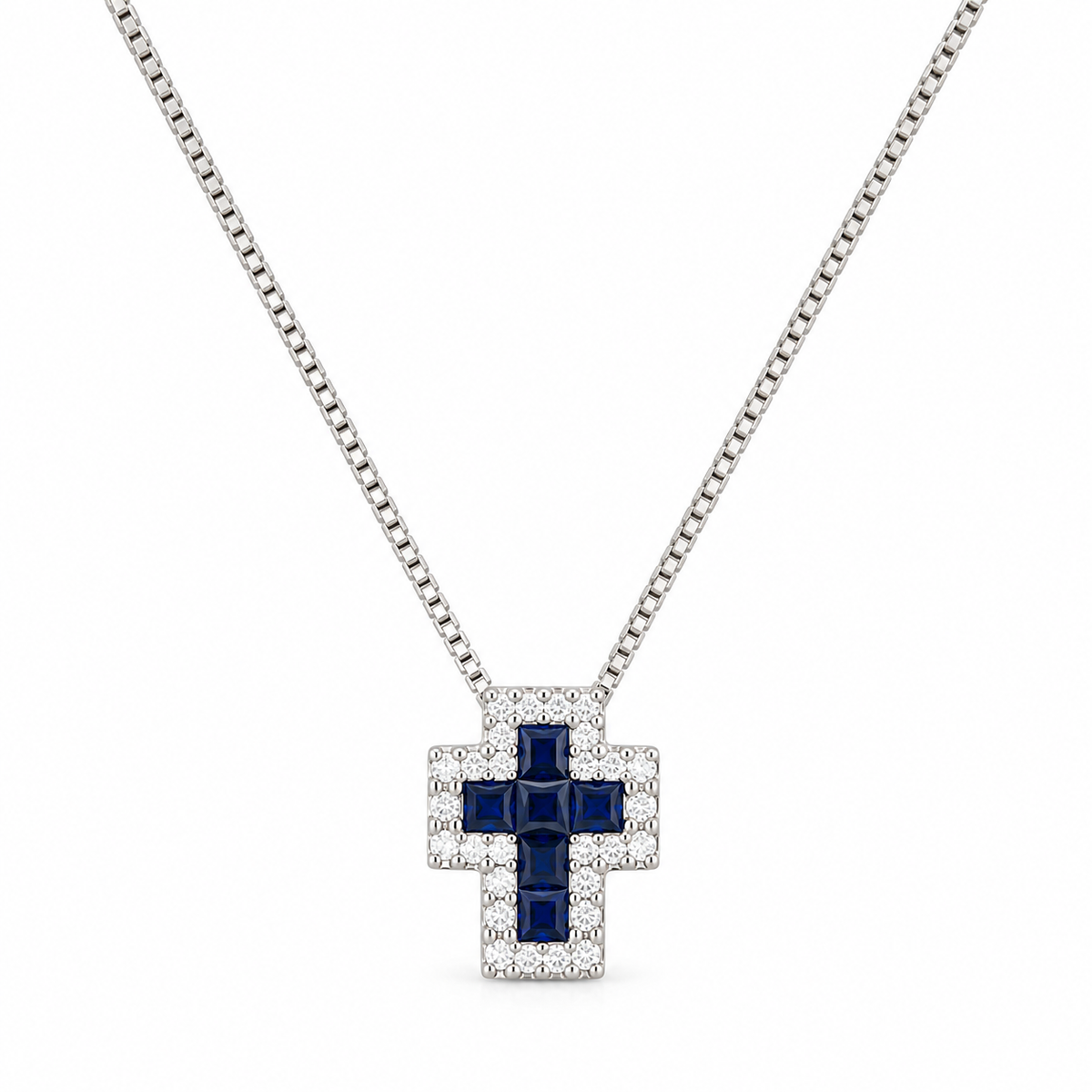 SAPPHIRE CROSS HALO — ΚΟΛΙΕ ΑΣΗΜΙ 925 ΣΤΑΥΡΟΣ ΜΕ ΜΠΛΕ ΚΑΙ ΛΕΥΚΑ ΖΙΡΚΟΝΙΑ