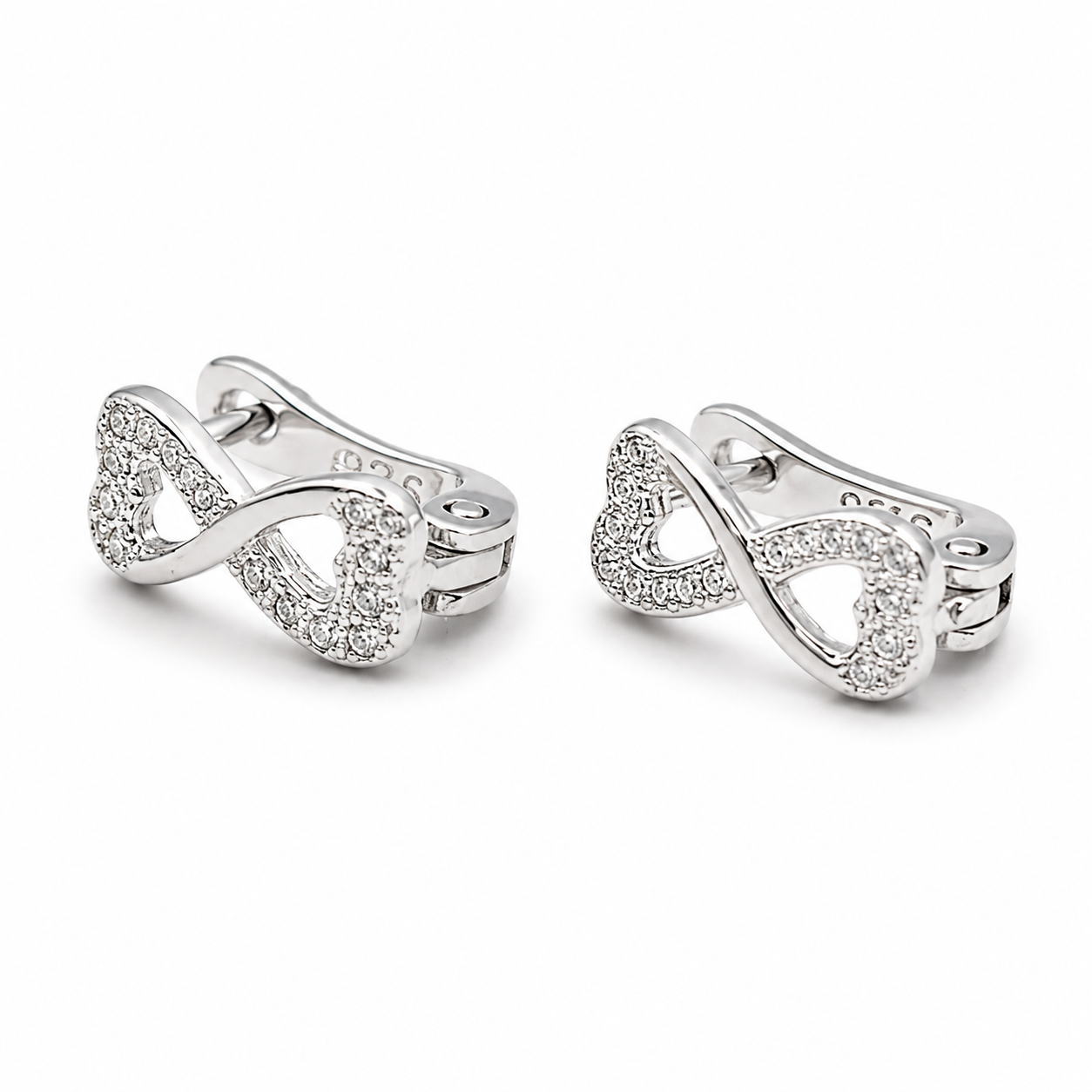 INFINITE HEART HOOPS — ΣΚΟΥΛΑΡΙΚΙΑ ΚΡΙΚΟΙ ΑΣΗΜΙ 925 ΣΧΗΜΑ ΚΑΡΔΙΑΣ-ΆΠΕΙΡΟΥ ΜΕ ΛΕΥΚΑ ΖΙΡΓΚΟΝ DESCRIPTION:
