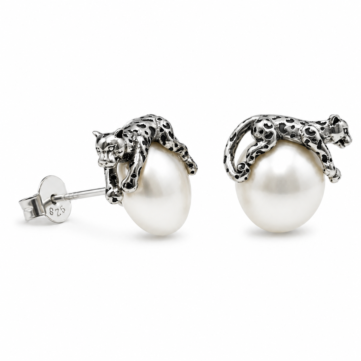 PROWLING PANTHER PEARL STUDS — ΣΚΟΥΛΑΡΙΚΙΑ ΚΑΡΦΩΤΑ ΑΣΗΜΙ 925 ΠΑΝΘΗΡΑΣ ΜΕ ΜΑΡΓΑΡΙΤΑΡΙ