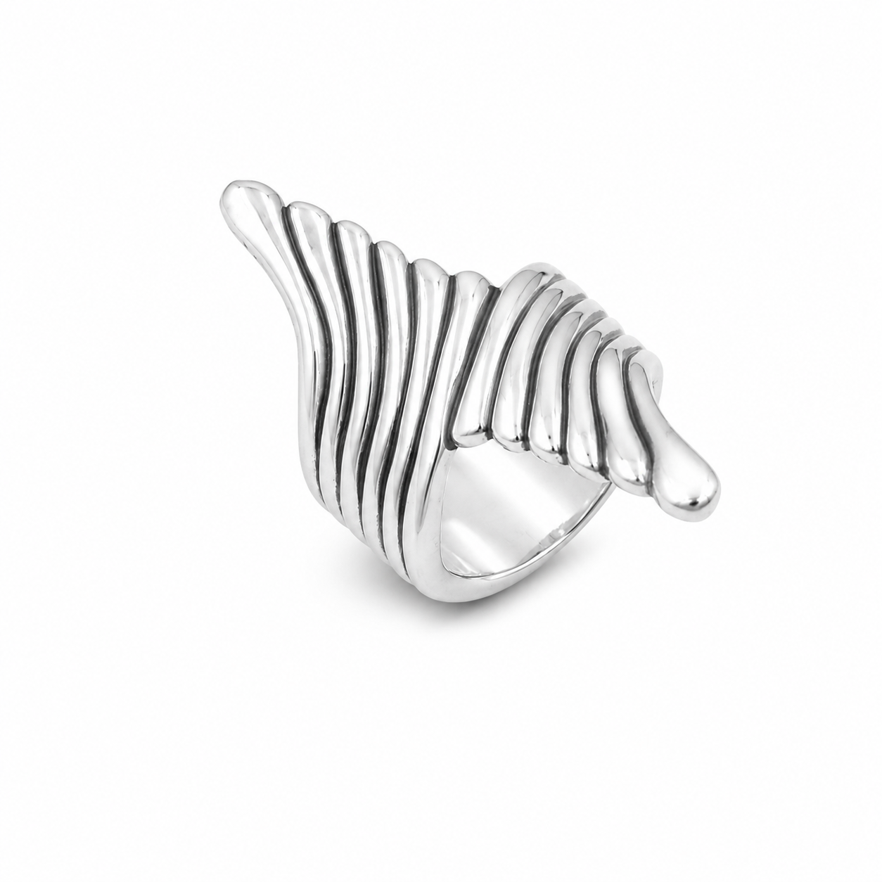 WING RIDGE RING — ΔΑΧΤΥΛΙΔΙ ΑΣΗΜΙ 925 ΡΑΒΔΩΤΟ ΣΕ ΣΧΗΜΑ ΦΤΕΡΟΥ