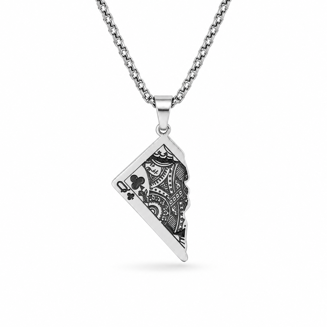 QUEEN OF CLUBS CARD PENDANT NECKLACE — ΑΝΔΡΙΚΟ ΚΟΛΙΕ ΑΤΣΑΛΙ ΦΑΡΔΟ ΤΡΑΠΟΥΛΟΧΑΡΤΟ QUEEN